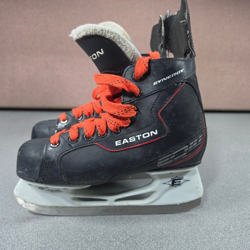 Easton Synergy Ice Hockey Skates Youth Size 5 Black Fair Condition Orange Laces